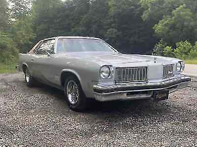 Oldsmobile Cutlass Supreme Classic 1975 image number 0