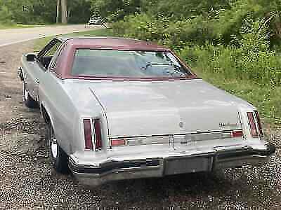 Oldsmobile Cutlass Supreme Classic 1975 image number 28