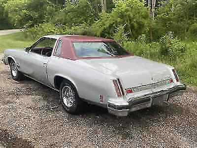 Oldsmobile Cutlass Supreme Classic 1975 image number 29