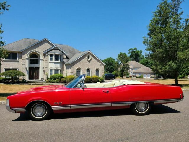 Oldsmobile Ninety-Eight 1968 image number 1