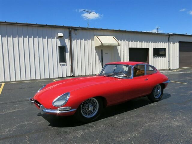 Jaguar E-Type 1965 image number 1