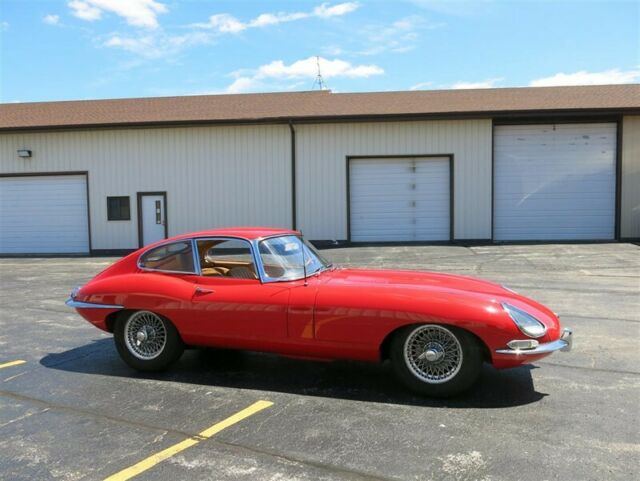 Jaguar E-Type 1965 image number 12