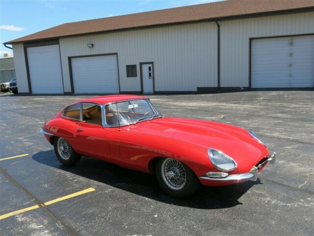 Jaguar E-Type 1965 image number 13