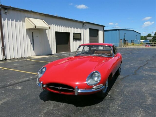 Jaguar E-Type 1965 image number 22