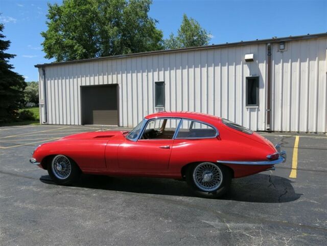 Jaguar E-Type 1965 image number 28