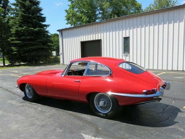 Jaguar E-Type 1965 image number 29