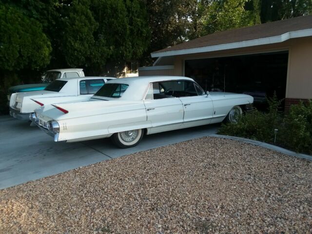 Cadillac Fleetwood 1961 image number 0