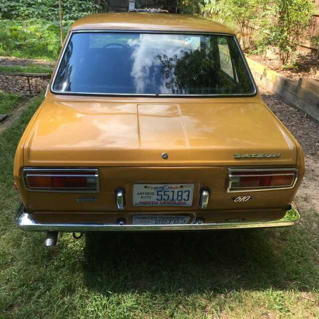 Datsun sedan 1971 image number 1