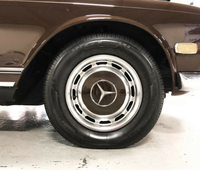 Mercedes-Benz SL-Class 1969 image number 21