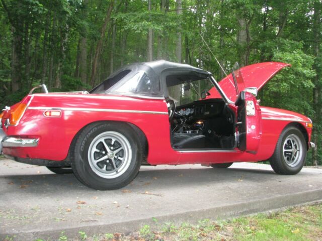 MG MGB 1974 image number 1