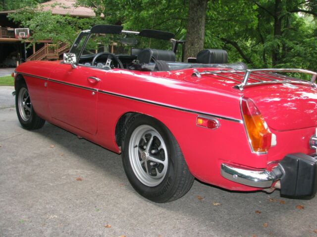 MG MGB 1974 image number 11