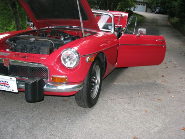 MG MGB 1974 image number 18