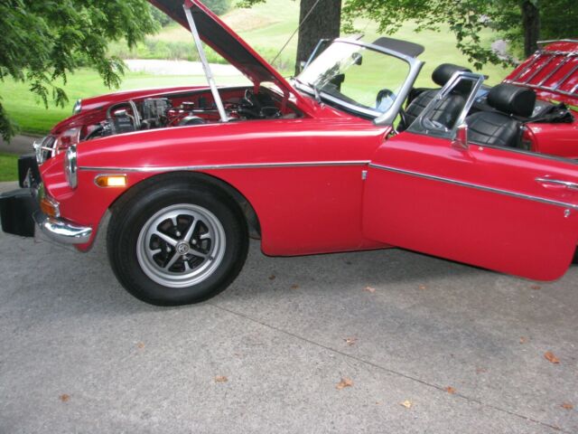 MG MGB 1974 image number 19