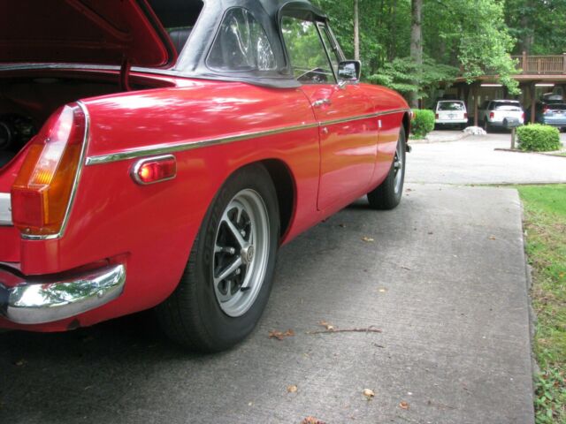 MG MGB 1974 image number 33