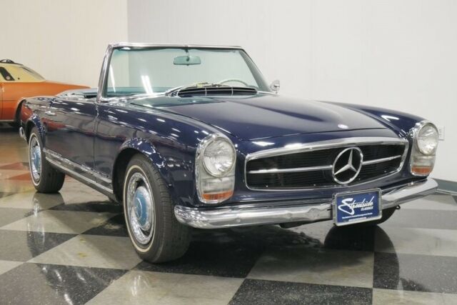 Mercedes-Benz 200-Series 1966 image number 17