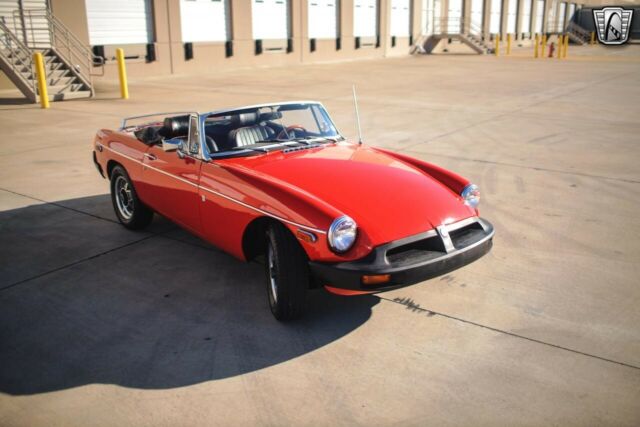 MG MGB 1975 image number 22