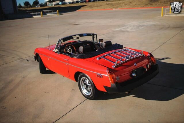 MG MGB 1975 image number 34