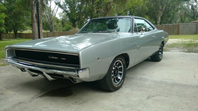 Dodge Charger 1968 image number 2