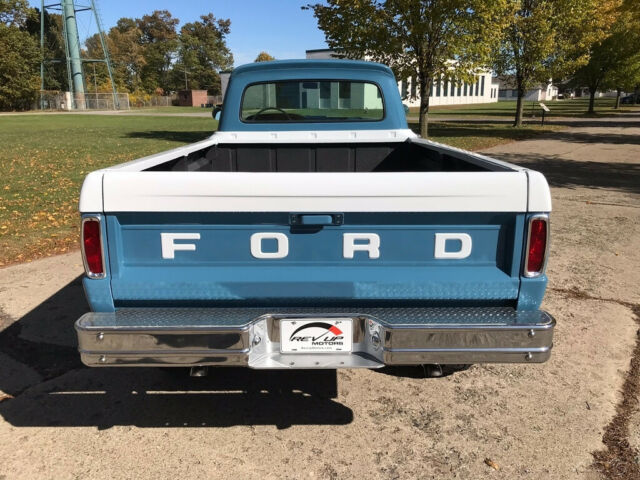 Ford F-250 1966 image number 11