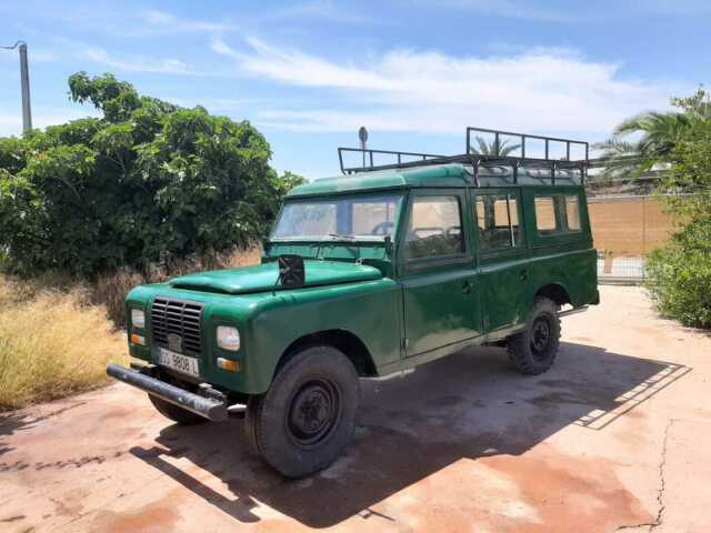 Land Rover Defender 1979 image number 16