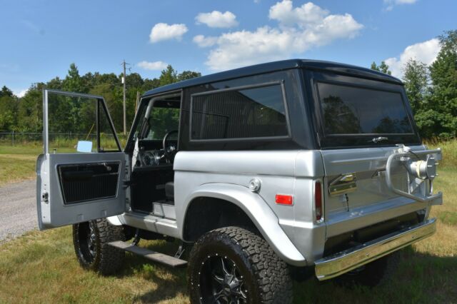 Ford Bronco 1972 image number 10