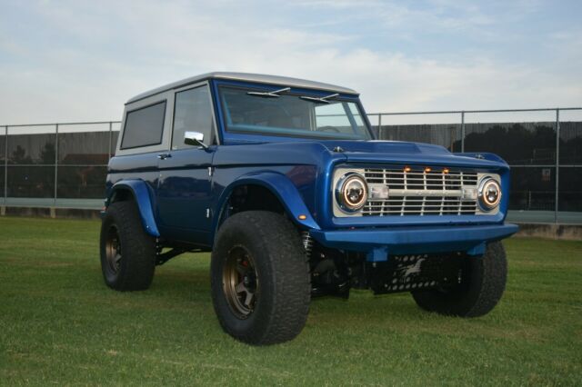 Ford Bronco 1972 image number 2