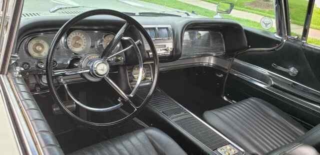 Ford Thunderbird 1960 image number 22