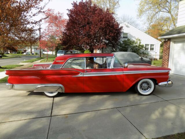 Ford Galaxie 1959 image number 17