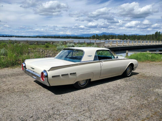 Ford Thunderbird 1962 image number 16