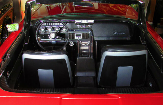 Ford Thunderbird 1965 image number 29