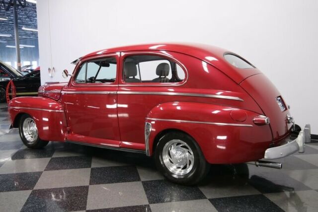 Ford Deluxe 1946 image number 8