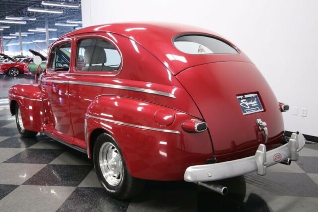 Ford Deluxe 1946 image number 9