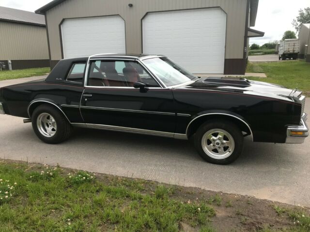 Pontiac Grand Prix 1979 image number 1