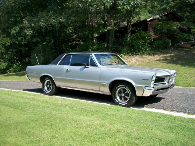 Pontiac Le Mans 1965 image number 0