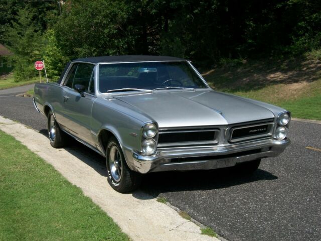 Pontiac Le Mans 1965 image number 1