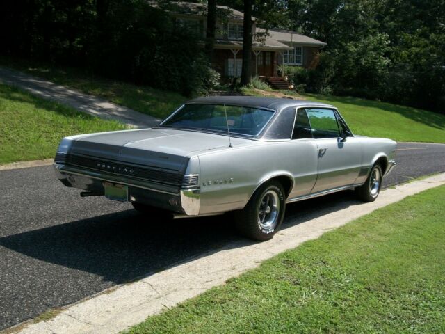 Pontiac Le Mans 1965 image number 28