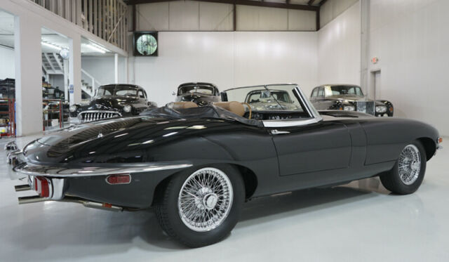 Jaguar E-Type 1970 image number 3