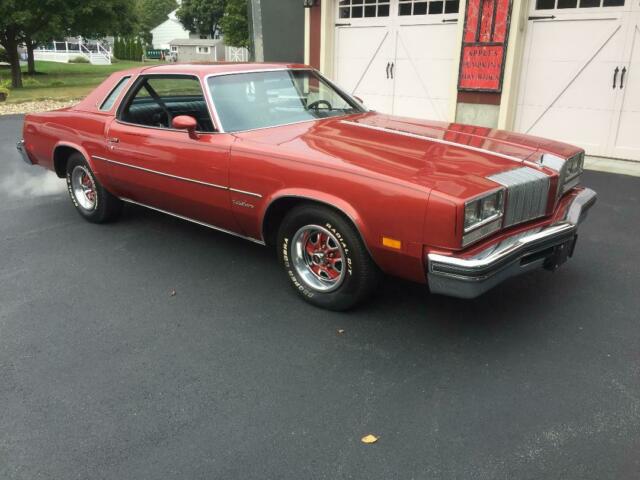 Oldsmobile Cutlass 1977 image number 1