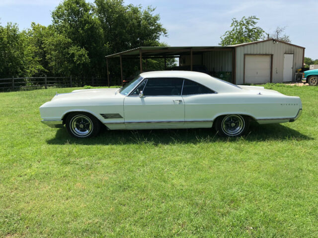 Buick Wildcat 1966 image number 16