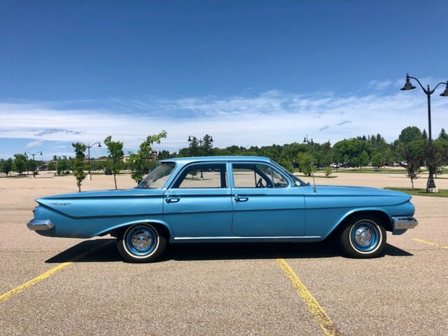 Chevrolet Biscayne 1961 image number 20