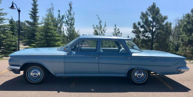 Chevrolet Biscayne 1961 image number 3