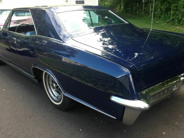 Buick Riviera 1965 image number 2