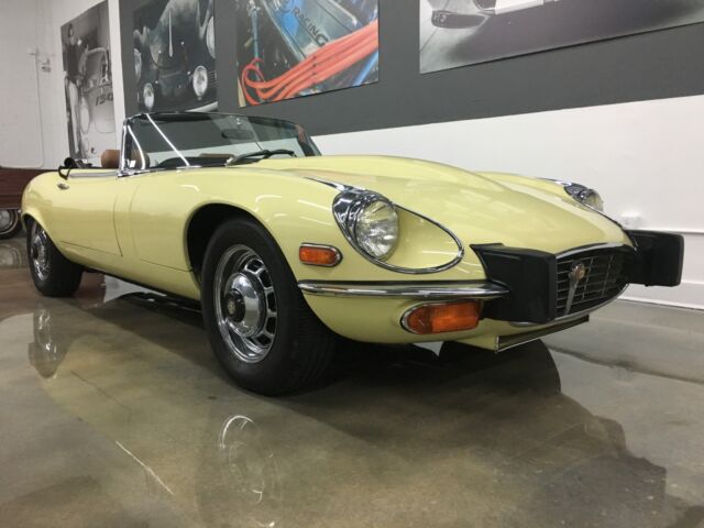 Jaguar E-Type 1974 image number 31