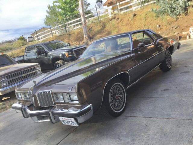 Pontiac Grand Prix 1977 image number 1