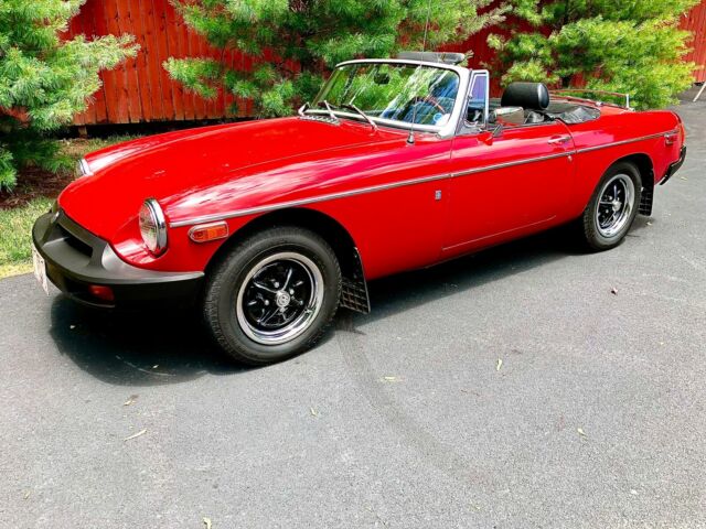 MG MGB 1977 image number 0