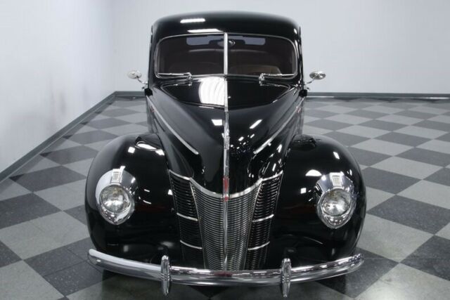 Ford Deluxe 1940 image number 21