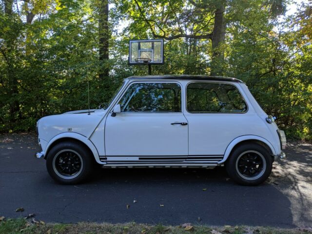 Austin Mini 1971 image number 2