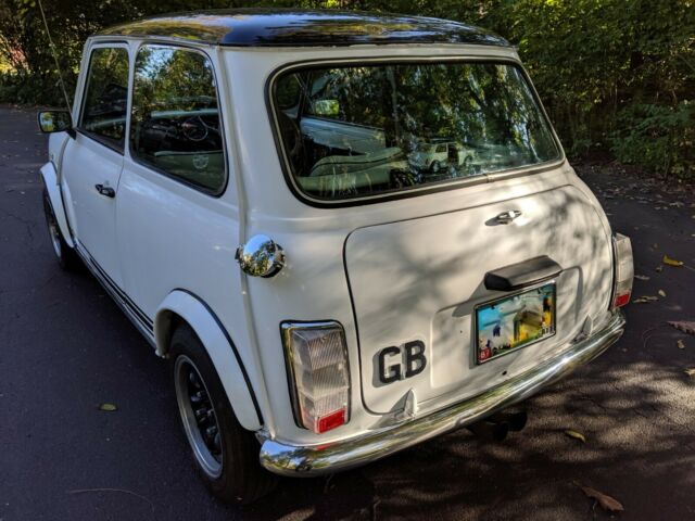 Austin Mini 1971 image number 21