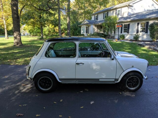 Austin Mini 1971 image number 23