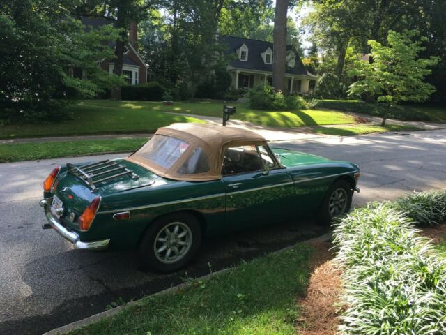 MG MGB 1977 image number 18